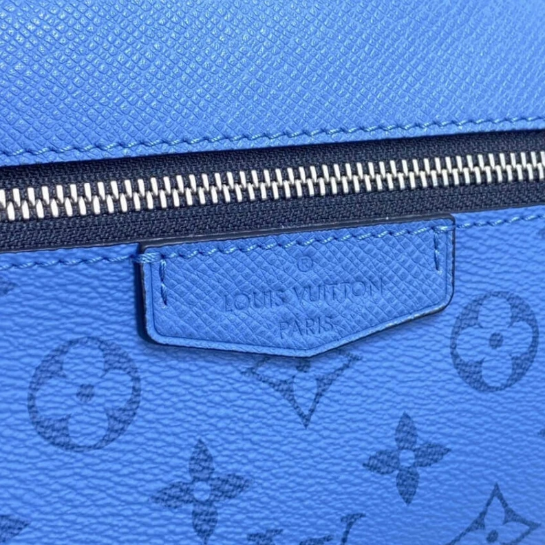 Mythick ru Coated ca Louis Vuitton Outdoor Messenger Blue