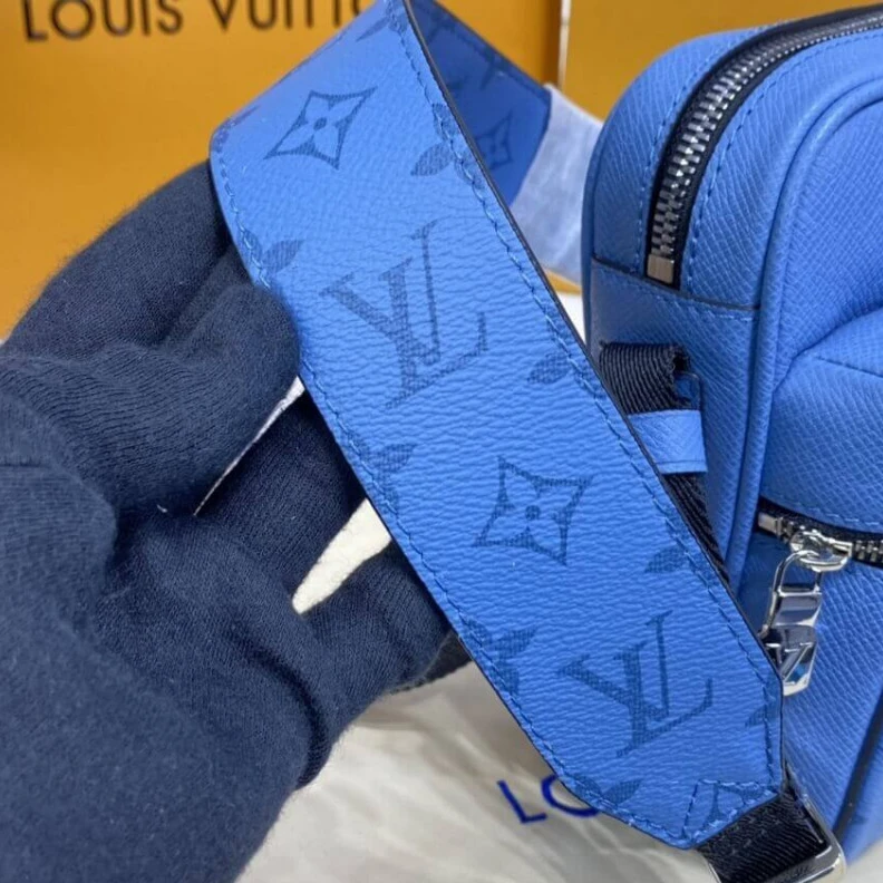 Mythick ru Coated ca Louis Vuitton Outdoor Messenger Blue