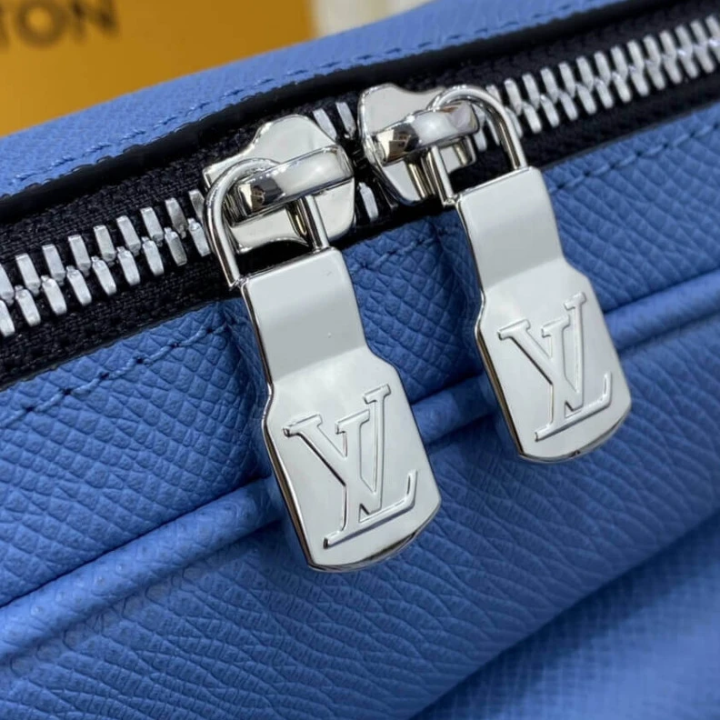 Mythick ru Coated ca Louis Vuitton Outdoor Messenger Blue