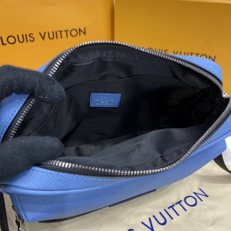 Mythick ru Coated ca Louis Vuitton Outdoor Messenger Blue