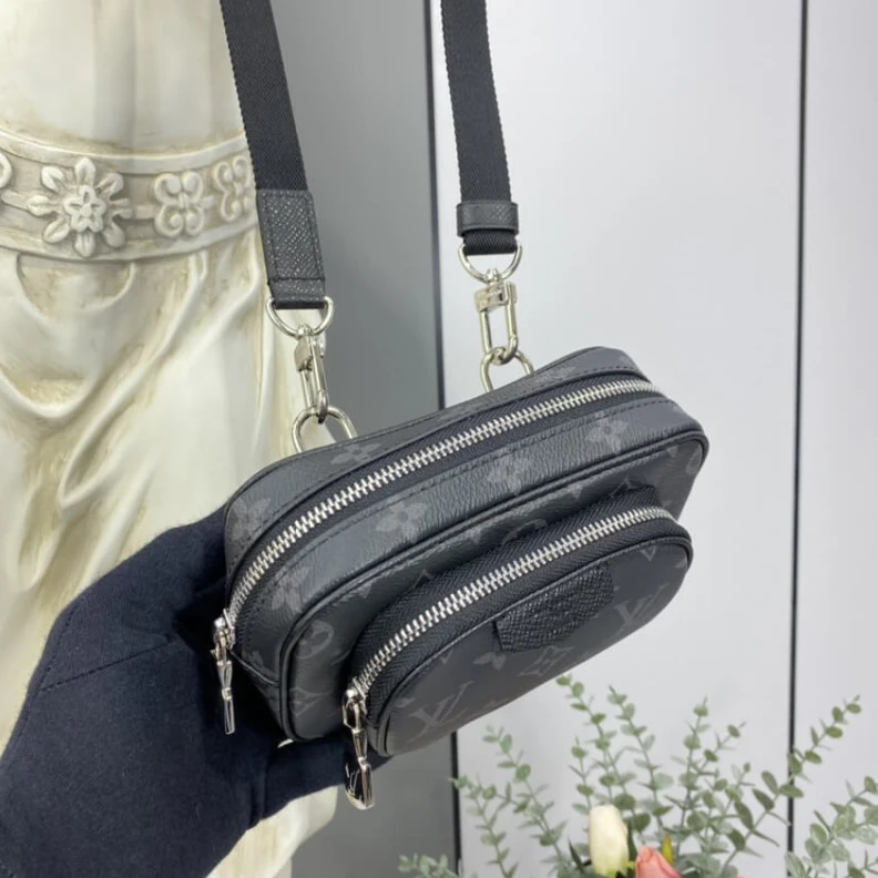 Top lv Strap Dro Louis Vuitton Outdoor Pouch Black