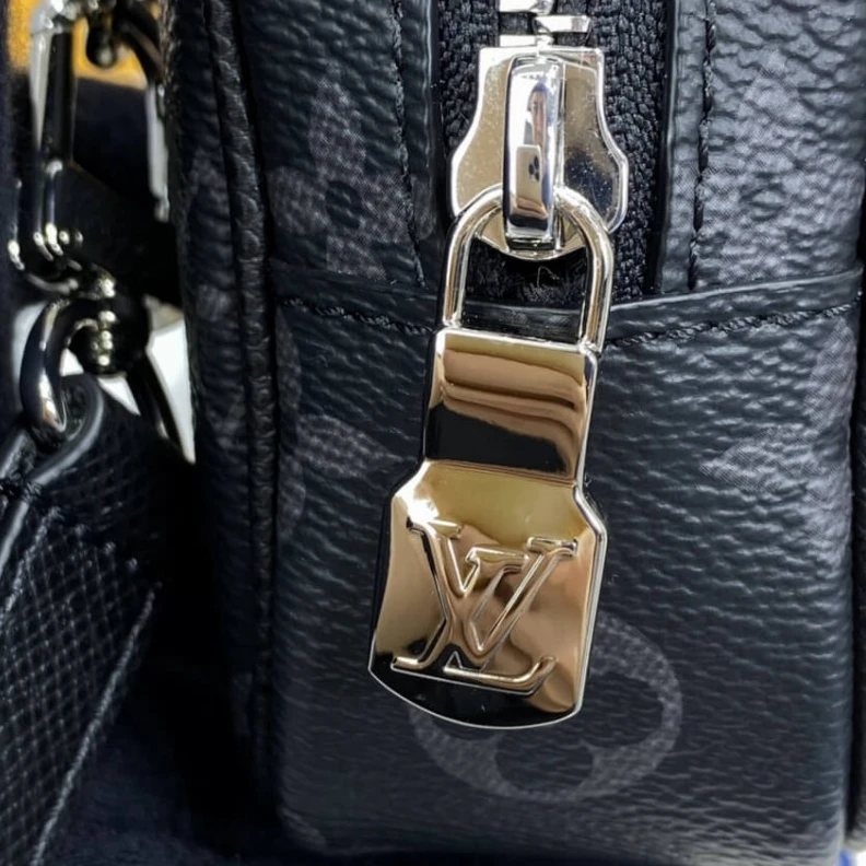 Top lv Strap Dro Louis Vuitton Outdoor Pouch Black