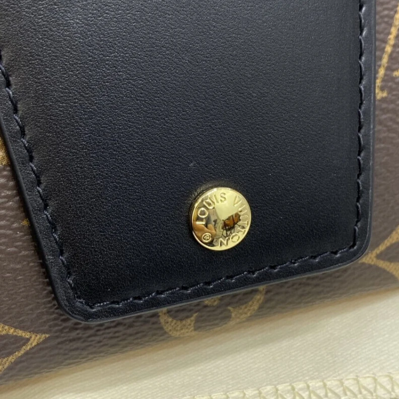 Mythick Belt loop Louis Vuitton Padlock On Strap Black