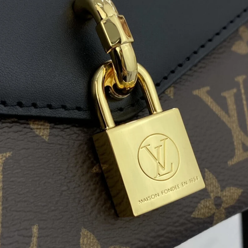 Mythick Belt loop Louis Vuitton Padlock On Strap Black