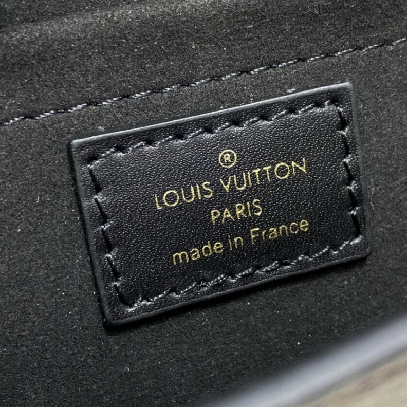 Mythick Belt loop Louis Vuitton Padlock On Strap Black