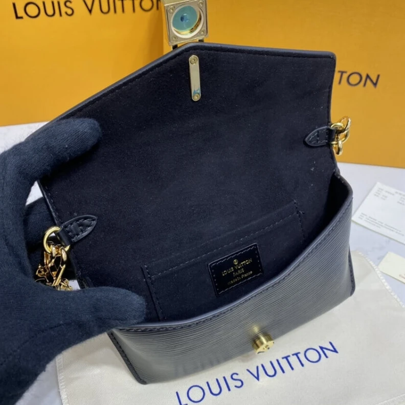 Louis vuitton locations Chain Dro Louis Vuitton Padlock On Strap Black
