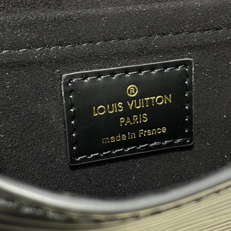 Louis vuitton locations Chain Dro Louis Vuitton Padlock On Strap Black