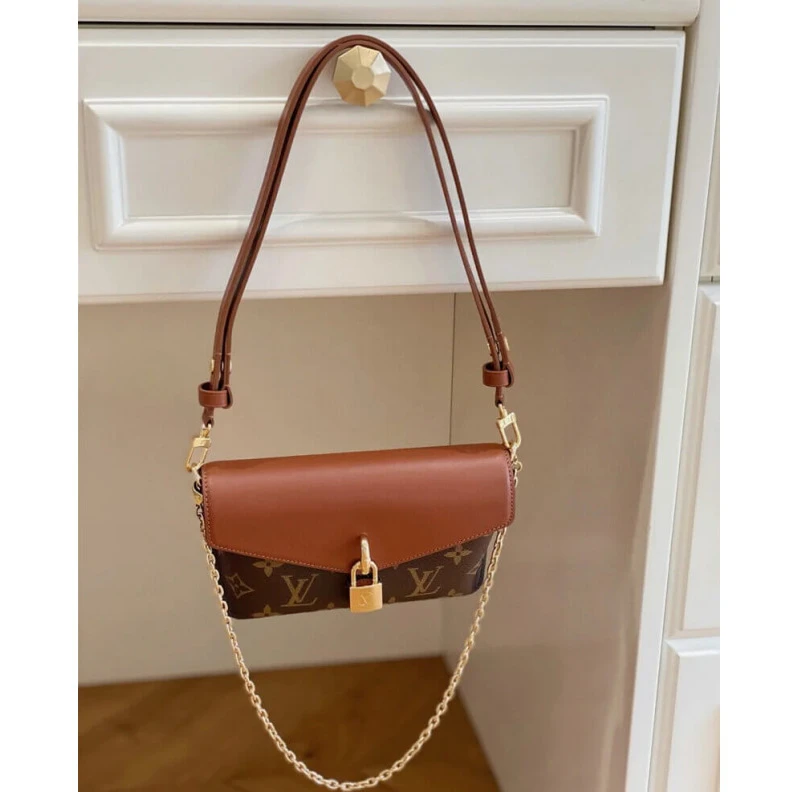 Mythick Chain Dro Louis Vuitton Padlock On Strap Caramel