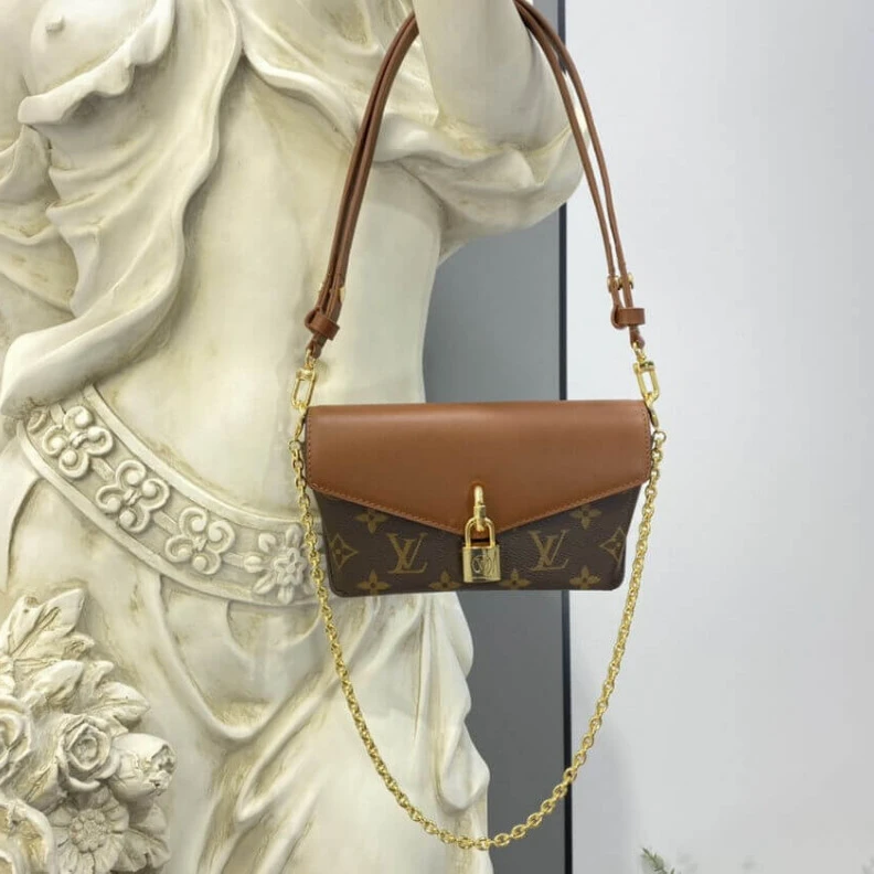 Mythick Chain Dro Louis Vuitton Padlock On Strap Caramel