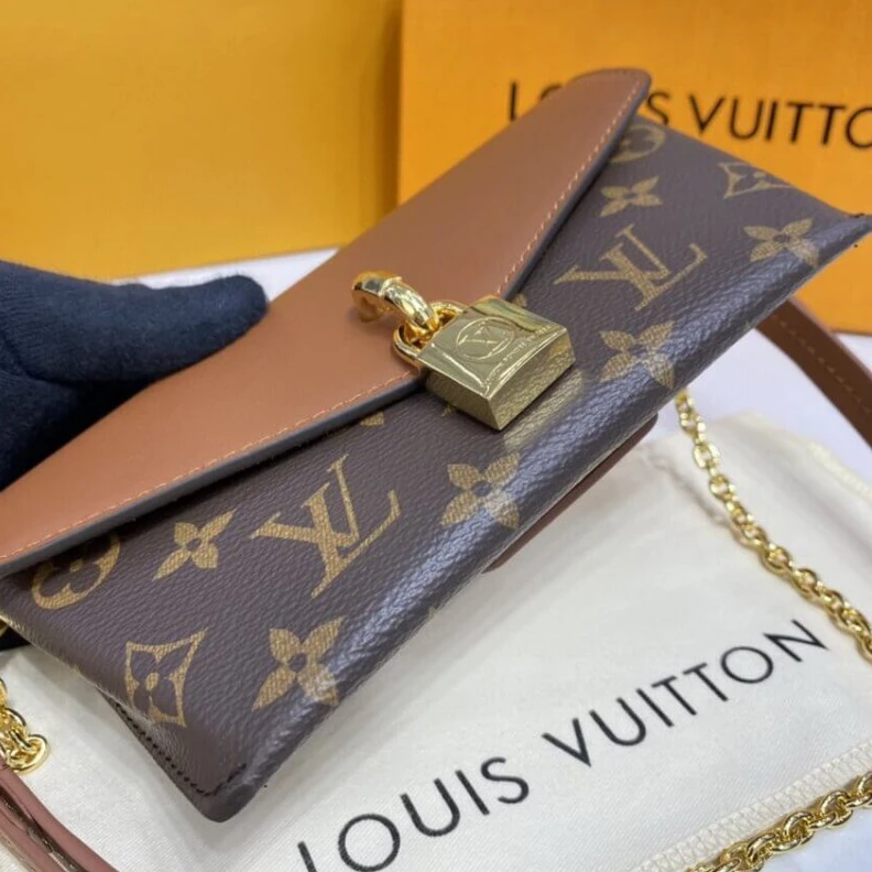 Mythick Chain Dro Louis Vuitton Padlock On Strap Caramel