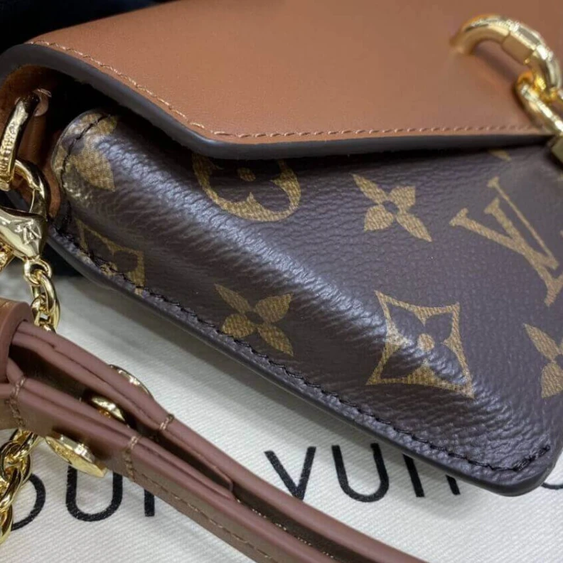 Mythick Chain Dro Louis Vuitton Padlock On Strap Caramel