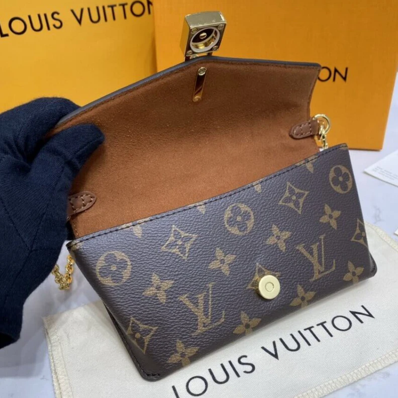 Mythick Chain Dro Louis Vuitton Padlock On Strap Caramel