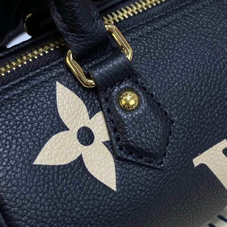 Replica bags The House’ Louis Vuitton Papillon BB Black Beige