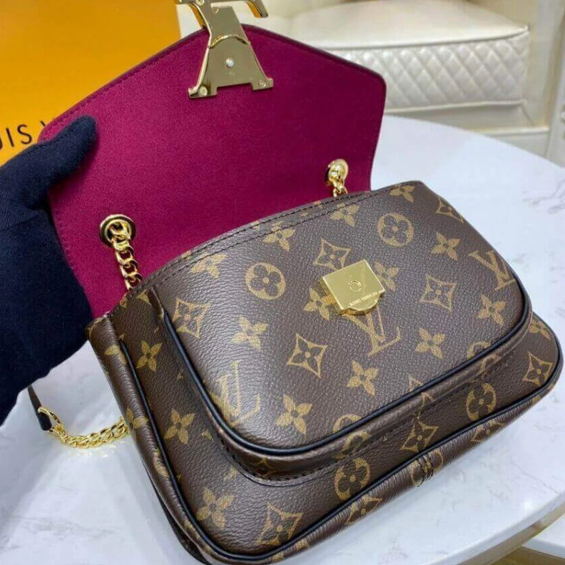 Mythick Smooth co Louis Vuitton Passy Bag