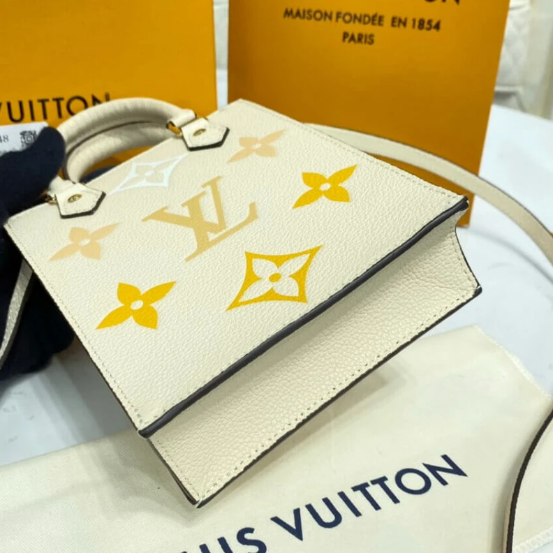 Mythick ru Cream   S Louis Vuitton Petit Sac Plat Cream