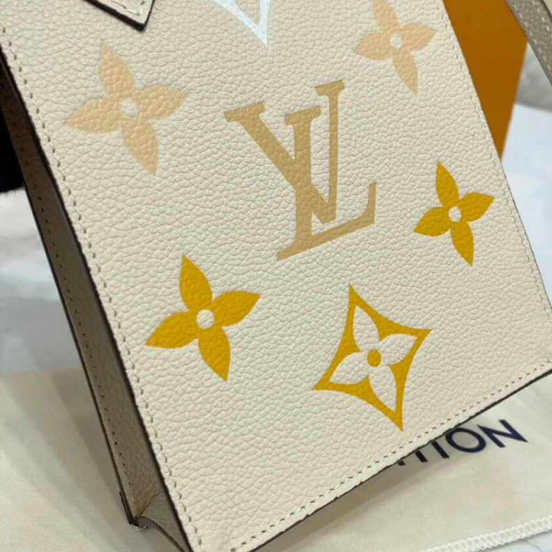 Mythick ru Cream   S Louis Vuitton Petit Sac Plat Cream