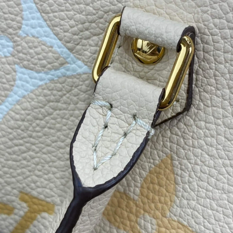 Mythick ru Cream   S Louis Vuitton Petit Sac Plat Cream
