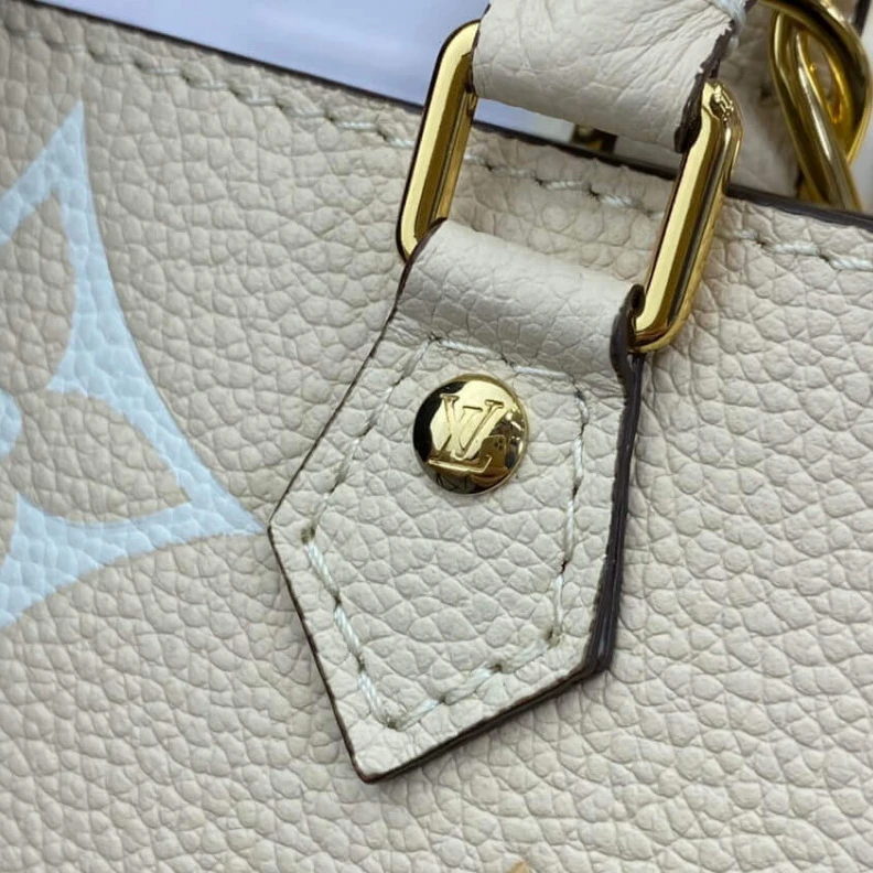 Mythick ru Cream   S Louis Vuitton Petit Sac Plat Cream