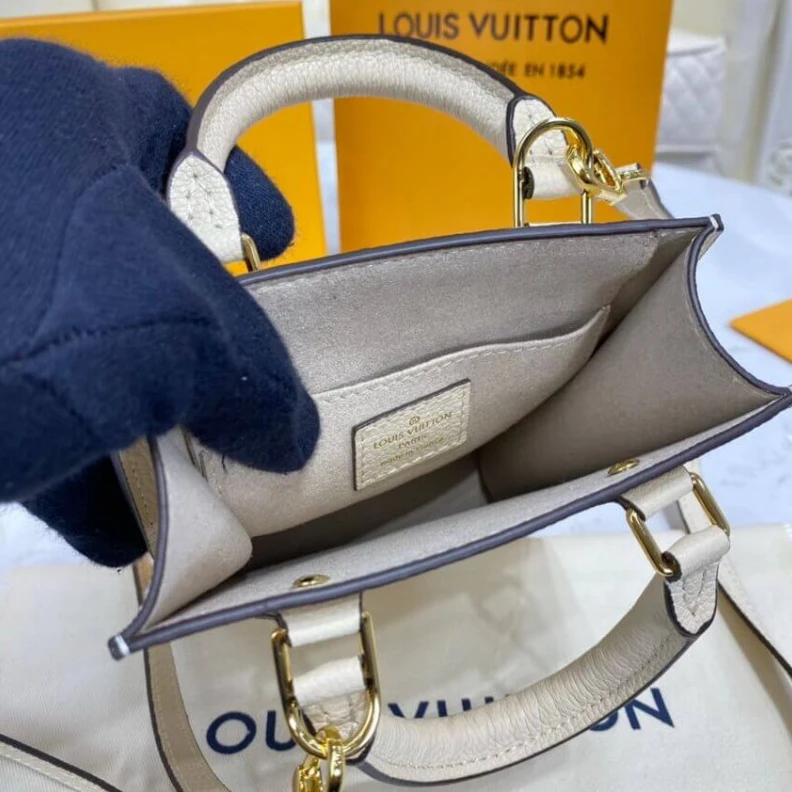 Mythick ru Cream   S Louis Vuitton Petit Sac Plat Cream