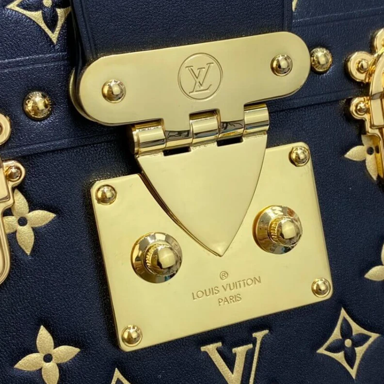 Mythick.ru Sheepskin Louis Vuitton Petite Malle Monogram Metal Bag