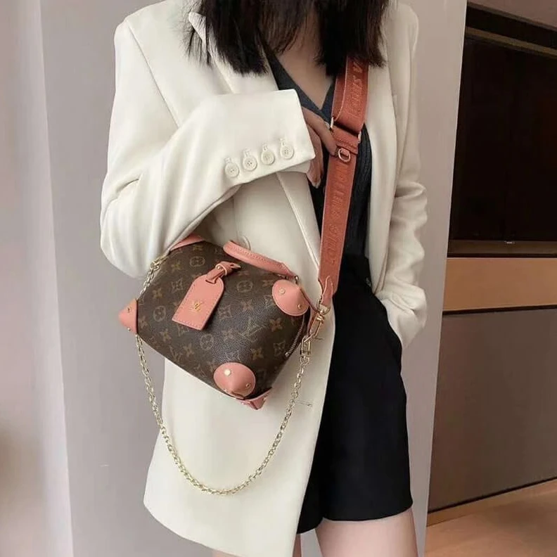 Top lv Inside zi Louis Vuitton Petite Malle Souple Peach