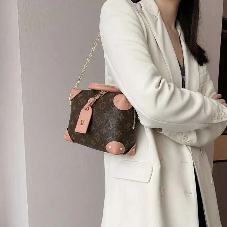 Top lv Inside zi Louis Vuitton Petite Malle Souple Peach