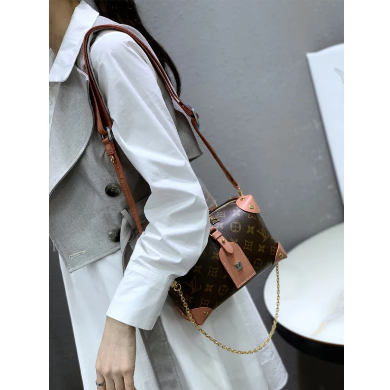 Top lv Inside zi Louis Vuitton Petite Malle Souple Peach