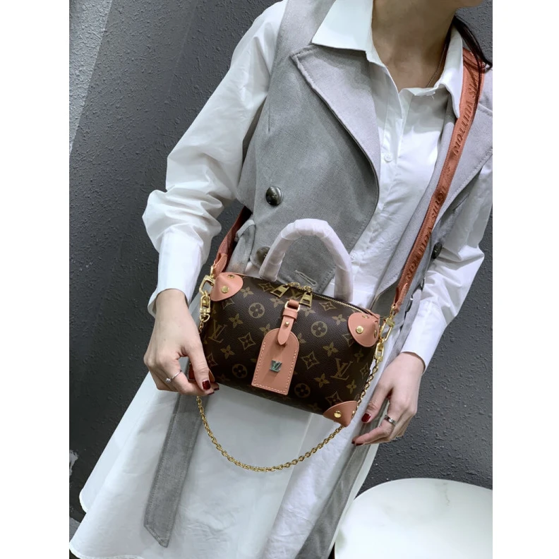 Top lv Inside zi Louis Vuitton Petite Malle Souple Peach