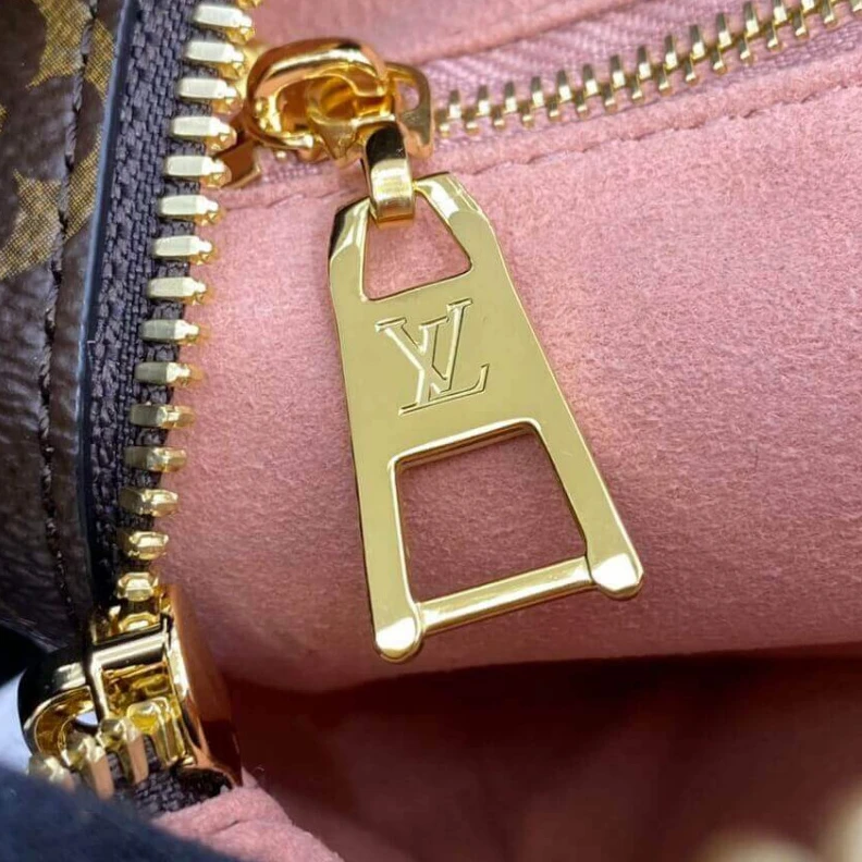 Top lv Inside zi Louis Vuitton Petite Malle Souple Peach
