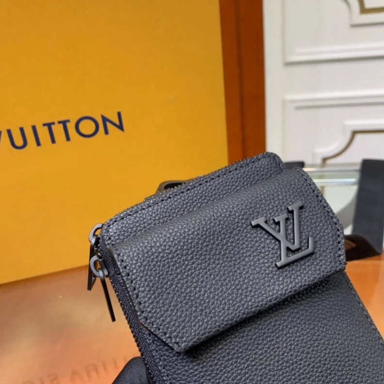 Top lv Black hard Louis Vuitton Phone Pouch