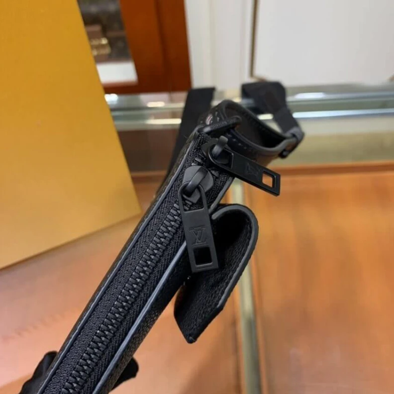 Top lv Black hard Louis Vuitton Phone Pouch