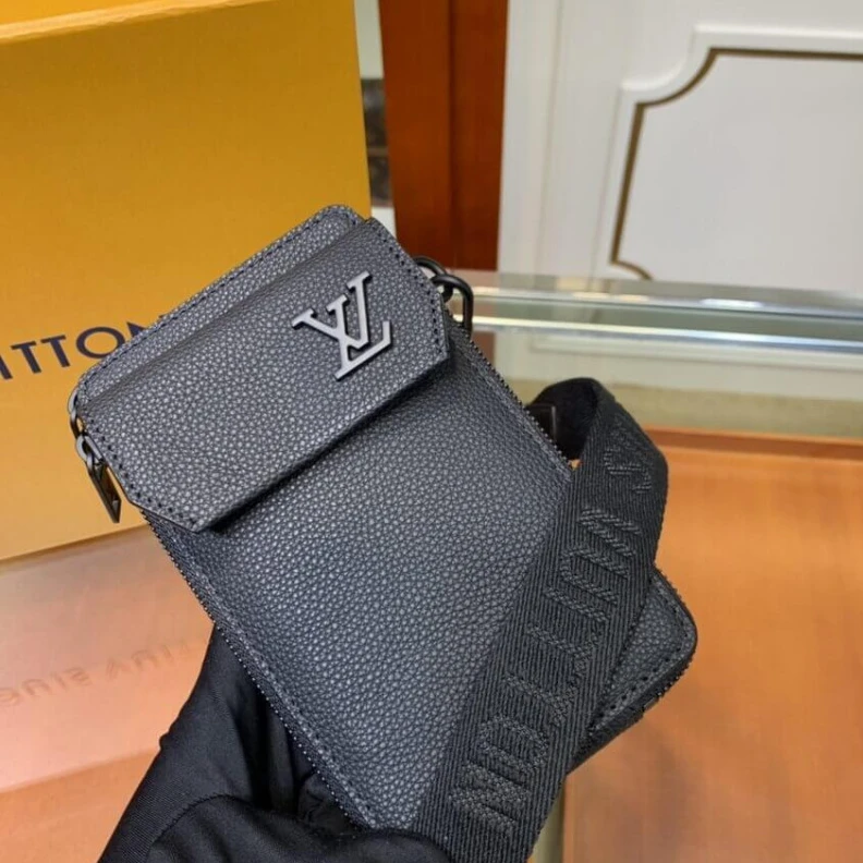 Top lv Black hard Louis Vuitton Phone Pouch