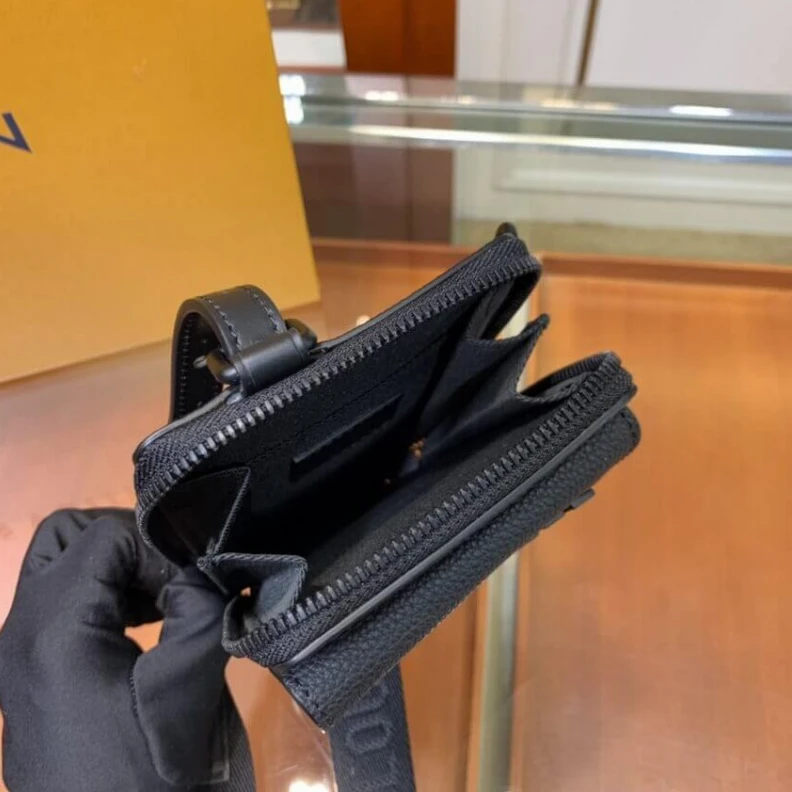 Top lv Black hard Louis Vuitton Phone Pouch