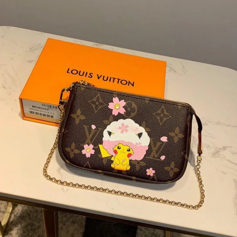 Carried o LV Pikachu Print Mini Pochette Accessoires