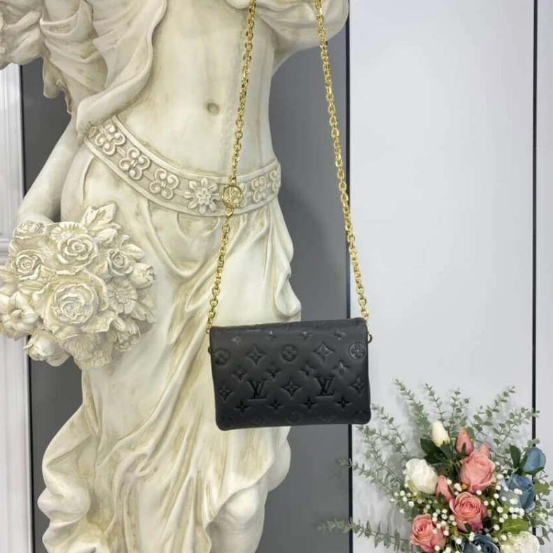 Mythick Chain Dro Louis Vuitton Pochette Coussin Black