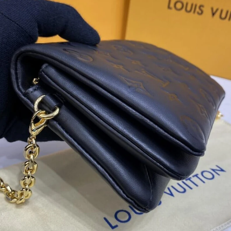 Mythick Chain Dro Louis Vuitton Pochette Coussin Black
