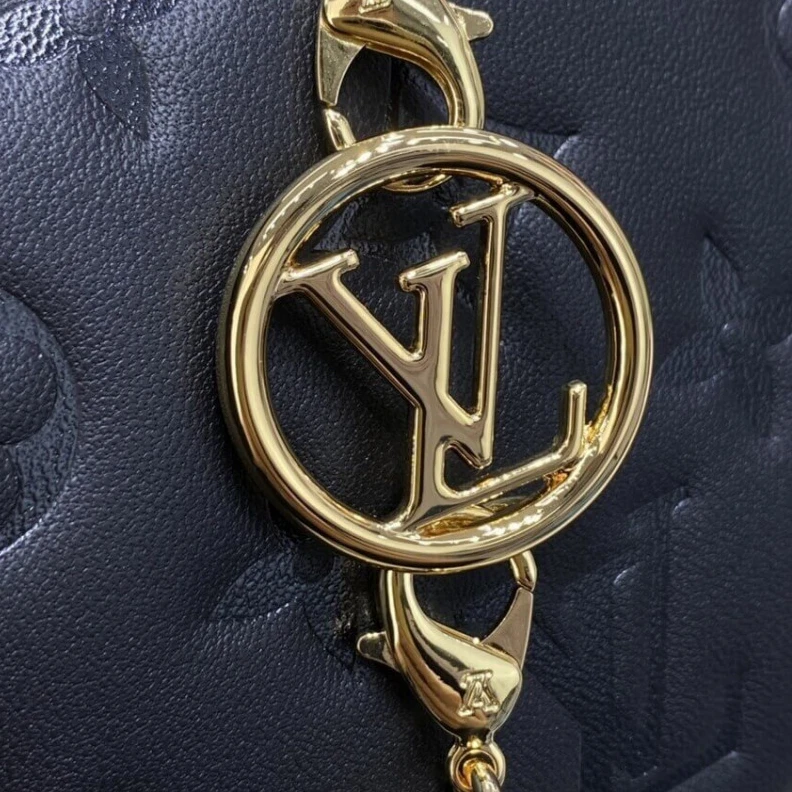Mythick Chain Dro Louis Vuitton Pochette Coussin Black