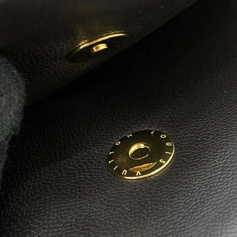 Mythick Chain Dro Louis Vuitton Pochette Coussin Black
