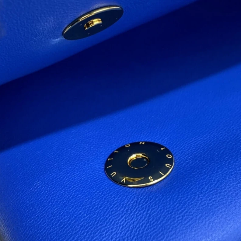 Top lv Chain Dro Louis Vuitton Pochette Coussin Blue   Red