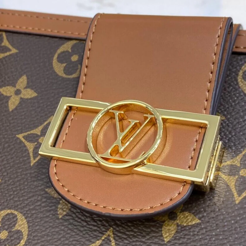 Replica bags Inside fl Louis Vuitton Pochette Dauphine