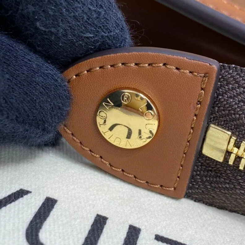 Replica bags Inside fl Louis Vuitton Pochette Dauphine