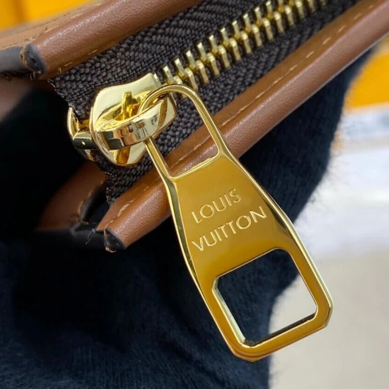 Replica bags Inside fl Louis Vuitton Pochette Dauphine