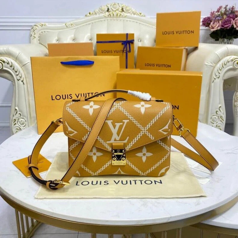 Replica bag Strap: Re Louis Vuitton Pochette Metis Apricot
