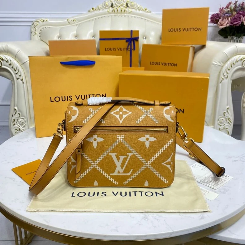 Replica bag Strap: Re Louis Vuitton Pochette Metis Apricot