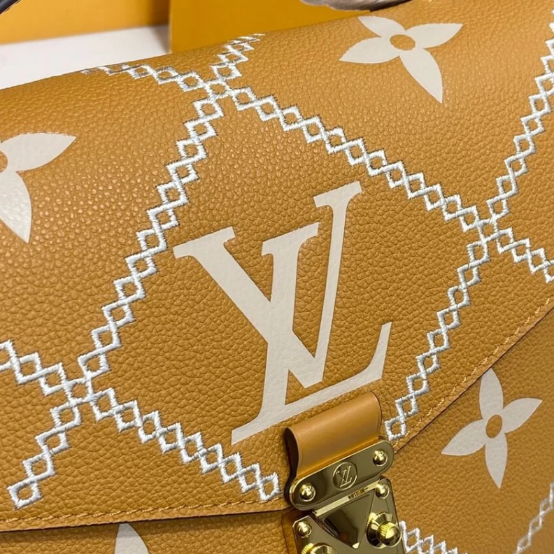 Replica bag Strap: Re Louis Vuitton Pochette Metis Apricot