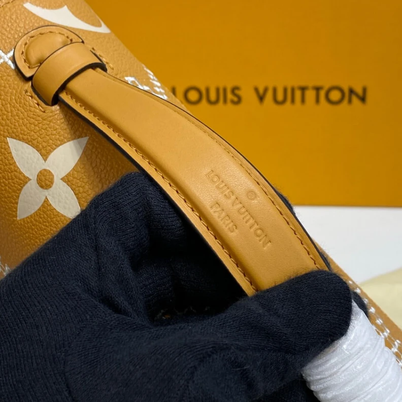 Replica bag Strap: Re Louis Vuitton Pochette Metis Apricot