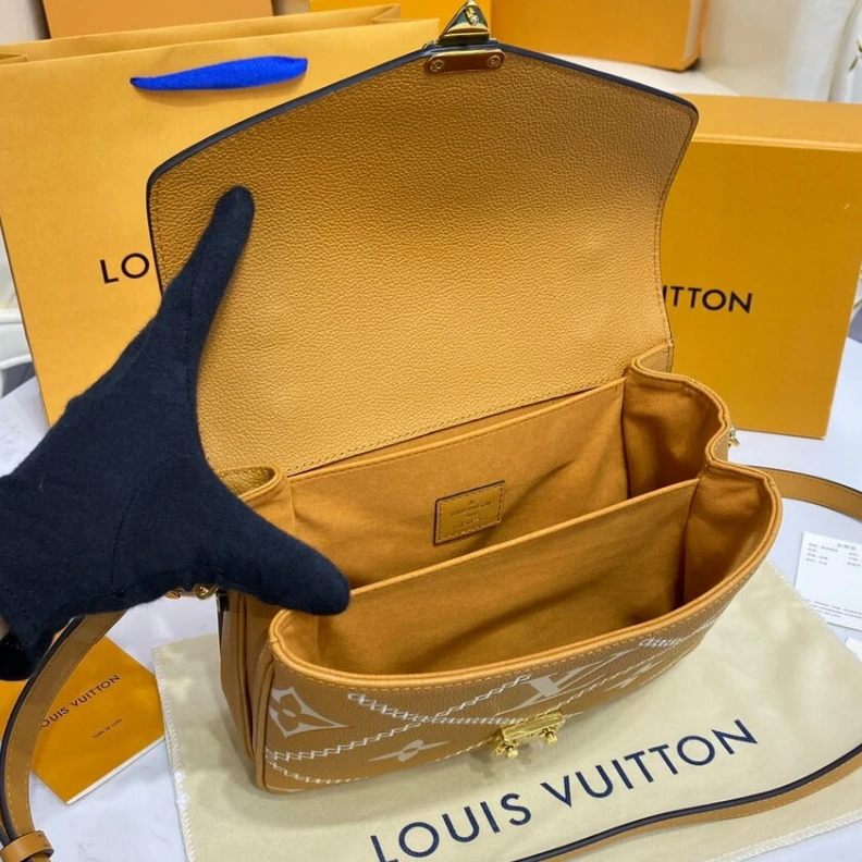 Replica bag Strap: Re Louis Vuitton Pochette Metis Apricot