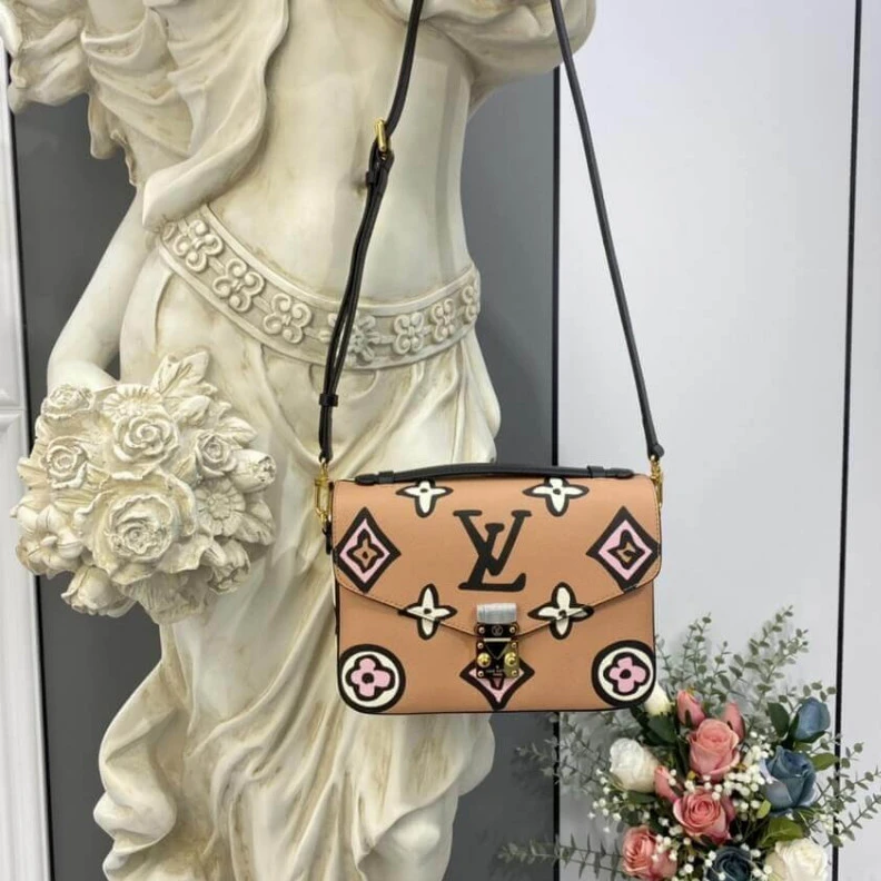 Mythick.ru Textile l Louis Vuitton Pochette Metis Arizona Beige