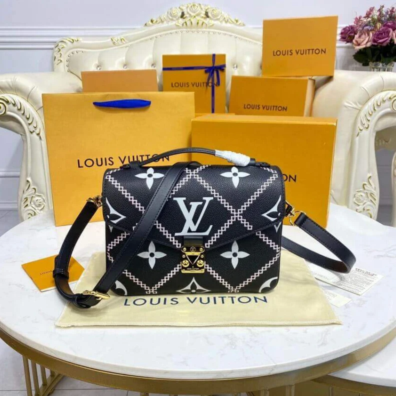 Mythick Signature Louis Vuitton Pochette Metis Black
