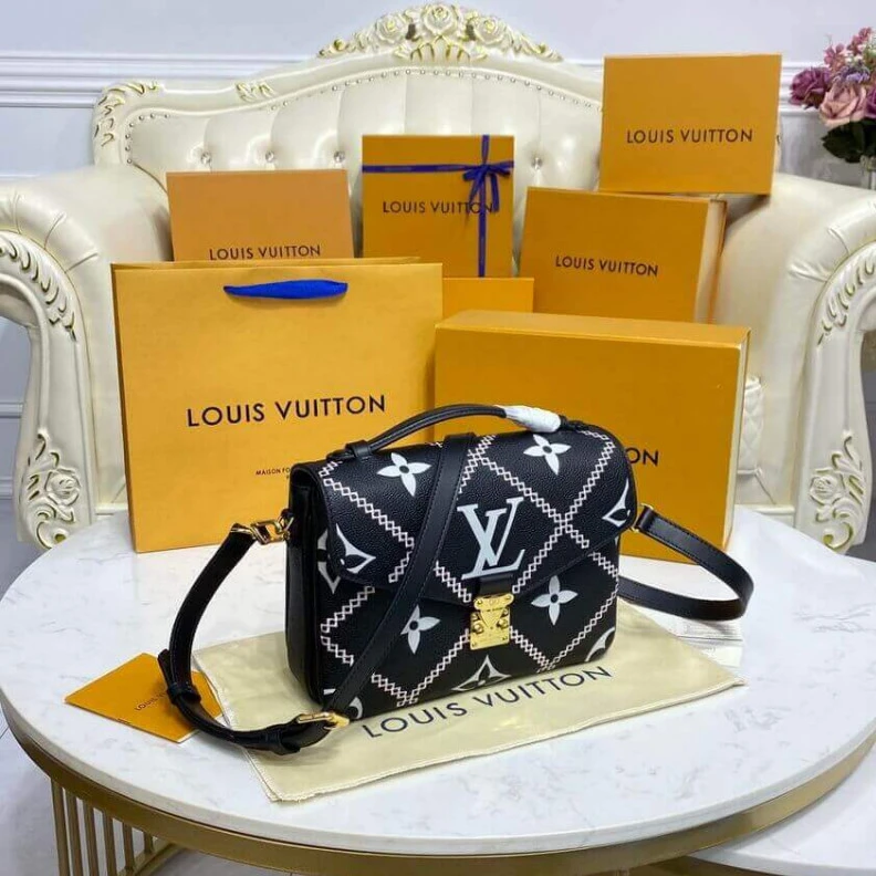 Mythick Signature Louis Vuitton Pochette Metis Black